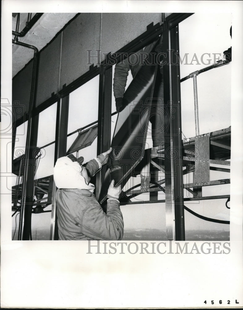 Load image into Gallery viewer, 1961 Press Photo Canton Ohio City Hall bldg gets new glass spandrel panels
