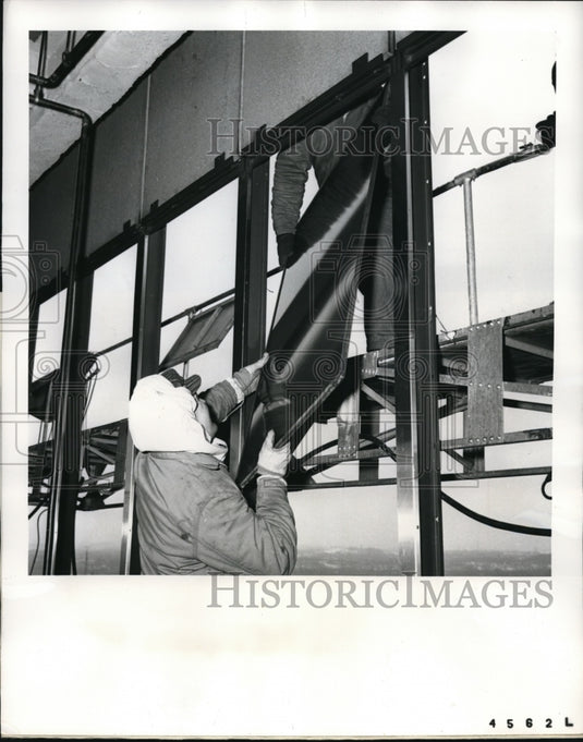 1961 Press Photo Canton Ohio City Hall bldg gets new glass spandrel panels