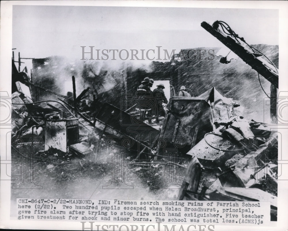 1950 Press Photo Hammond Ind Firemen at ruins of Parrish school