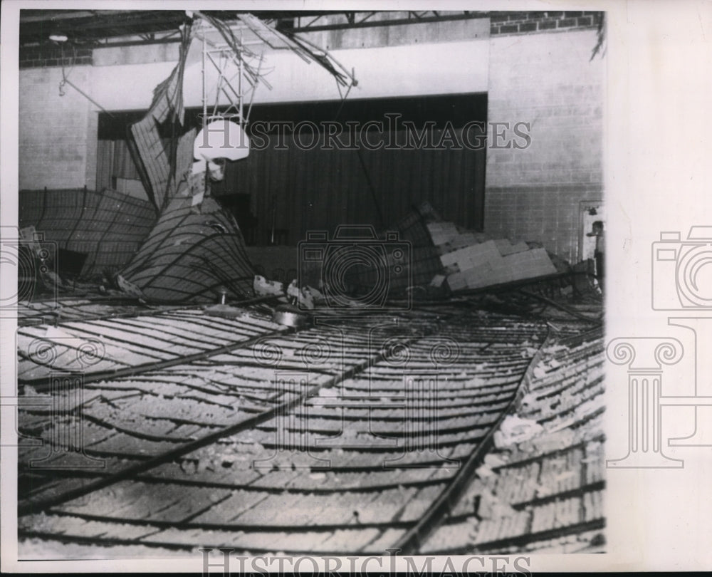 1951 Press Photo Atwood Kansas School auditoriem collapsed while empty