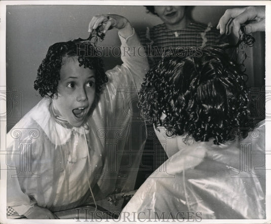 1955 Press Photo Elaine's hair reminds her of a Puppy Dog caught in rainfall