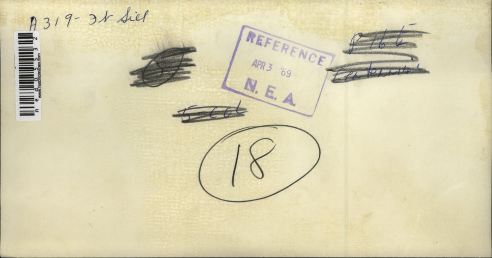 1969 Press Photo A car parked in front of unidentified building - ned05532