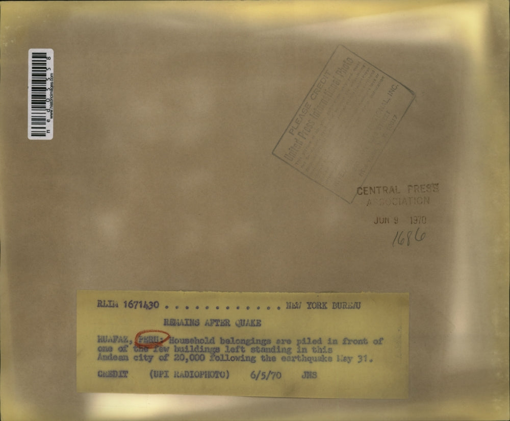 1970 Press Photo Household belongings piled up following earthquake in Huafaz