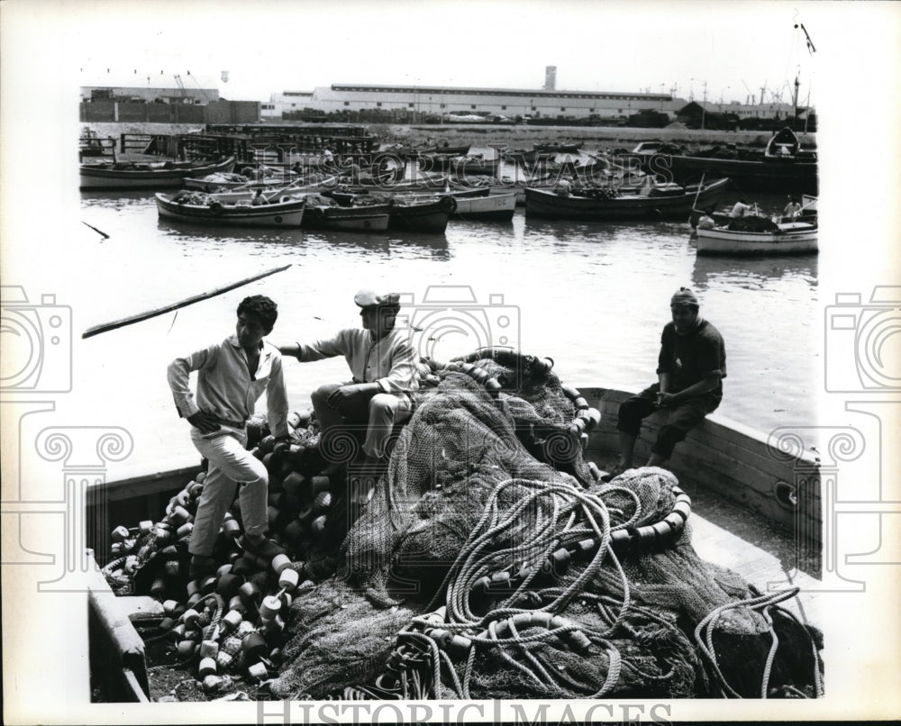 1970 Press Photo Peru's Anchovy Fishermen - ned05563