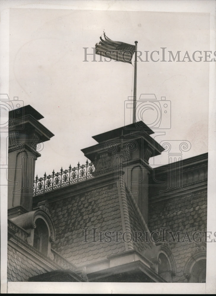 1940 Press Photo Flag atop the State Department in Washington DC - ned05680