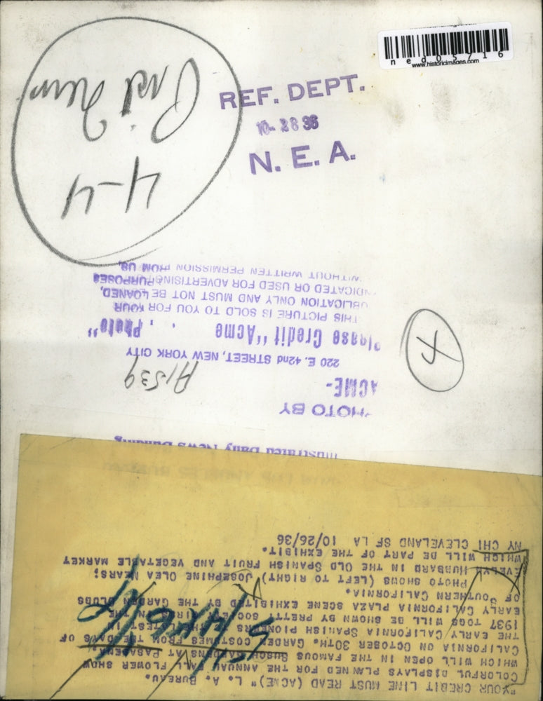 1936 Press Photo Josephine Olea Mears and Evelyn Hurbard with fruit & vegetables