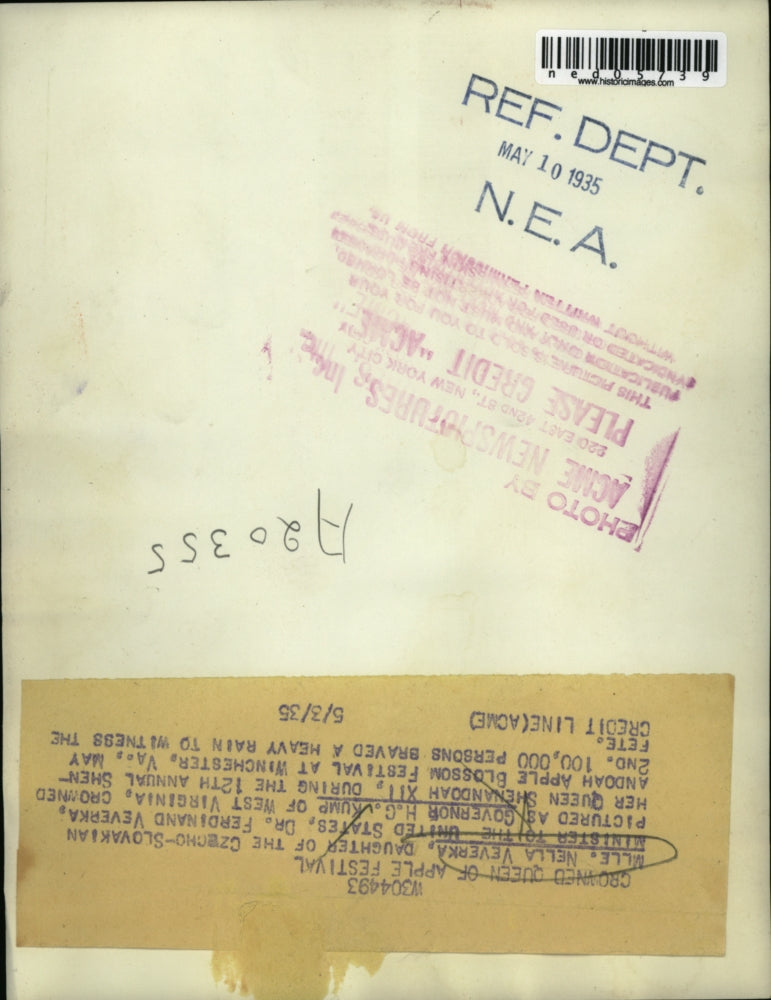 1939 Press Photo Nelia Veverka crowned as Queen Shenandoah by Gov. H. G. Kump