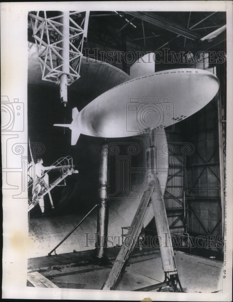 Load image into Gallery viewer, 1957 Press Photo Langley Field Va scale model of fastest sub for US Navy

