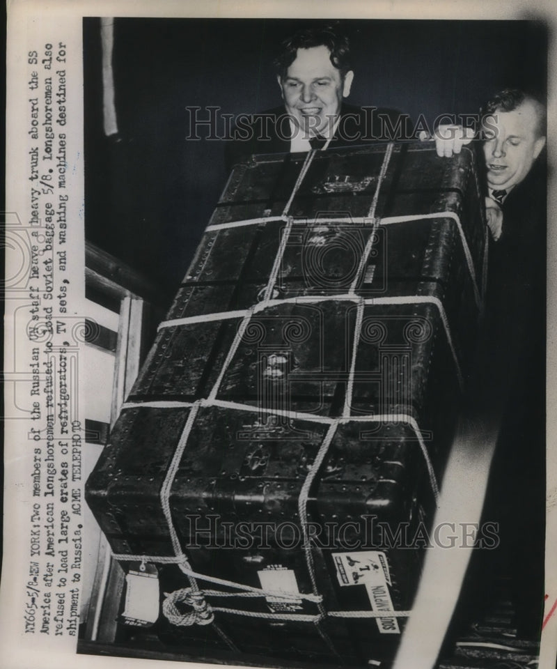 Load image into Gallery viewer, 1951 Press Photo NYC Russian UN staff loat trunks after refusal of longshoremen
