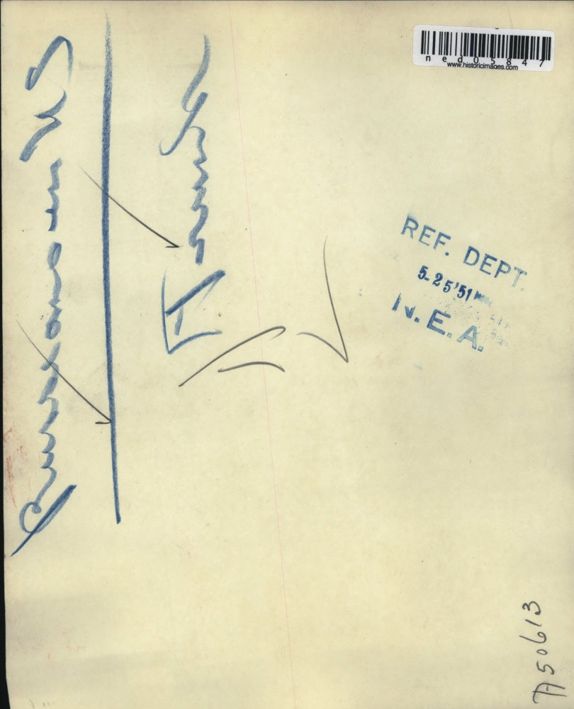 1951 Press Photo NYC Russian UN staff loat trunks after refusal of longshoremen