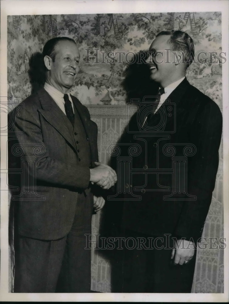 Load image into Gallery viewer, 1969 Press Photo Salt Lake City Ab Jenkins wins Mayor race &amp; Ralph Sheffield
