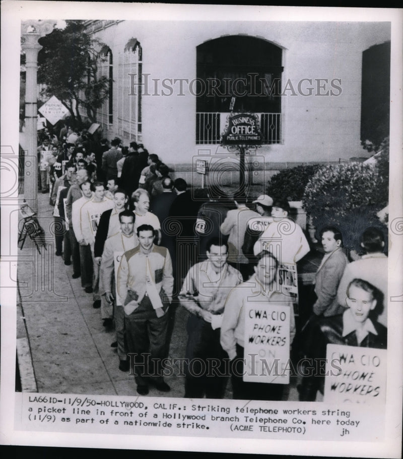 Load image into Gallery viewer, 1950 Press Photo Striking telephone workers
