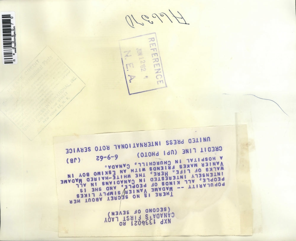 1962 Press Photo Madame Vanier chats with Eskimo boy in Churchill, Canada