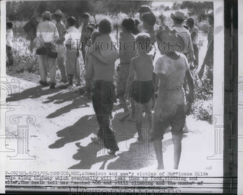Load image into Gallery viewer, 1955 Press Photo Victims of Hurricane Hilda Travel to Relief Shelter in Mexico
