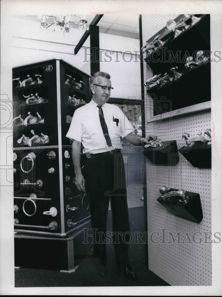 Load image into Gallery viewer, 1968 Media Photo Decorator Hardware Palenskys Berez Road Store Larry Schneider
