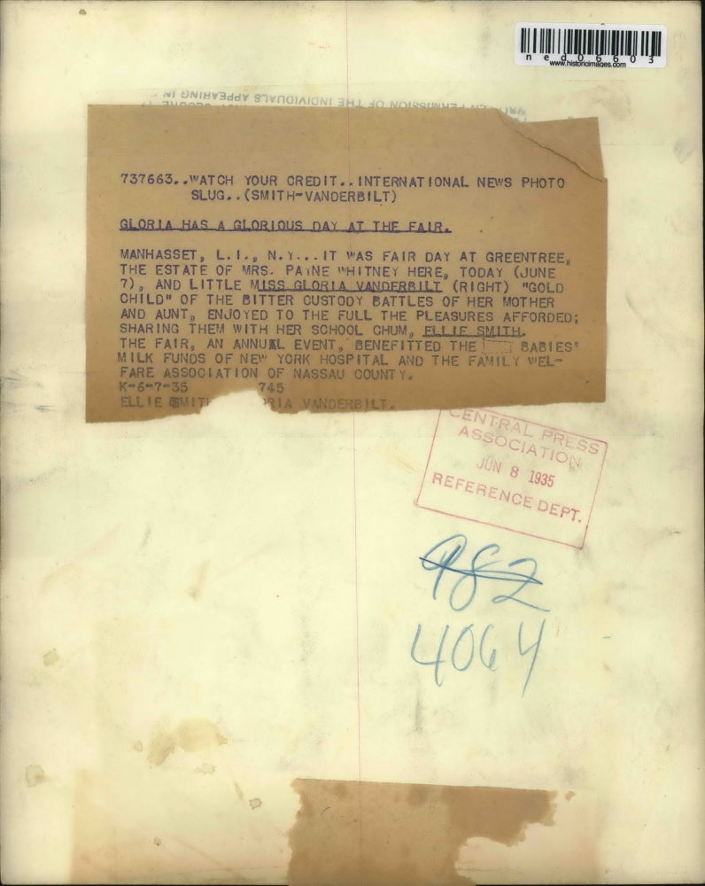 1935 Media Photo Gloria Vanderbilt "Gold Child" at school annual Fair in N.Y.