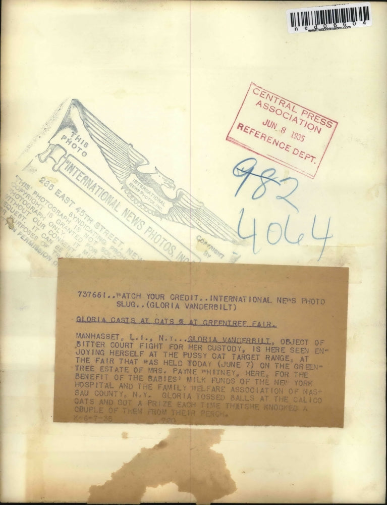 1935 Media Photo Gloria vanderbilt enjoying at the cat target at school Fair.