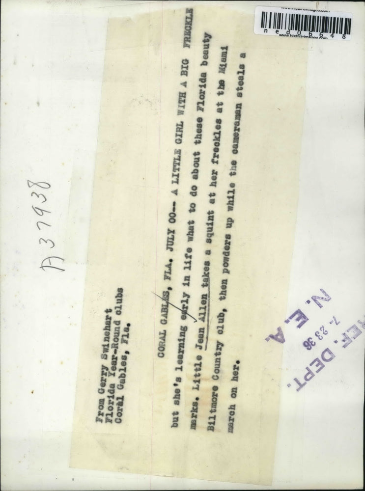 1936 Press Photo Little Jean Allen takes a squint at her freckles at the Miami