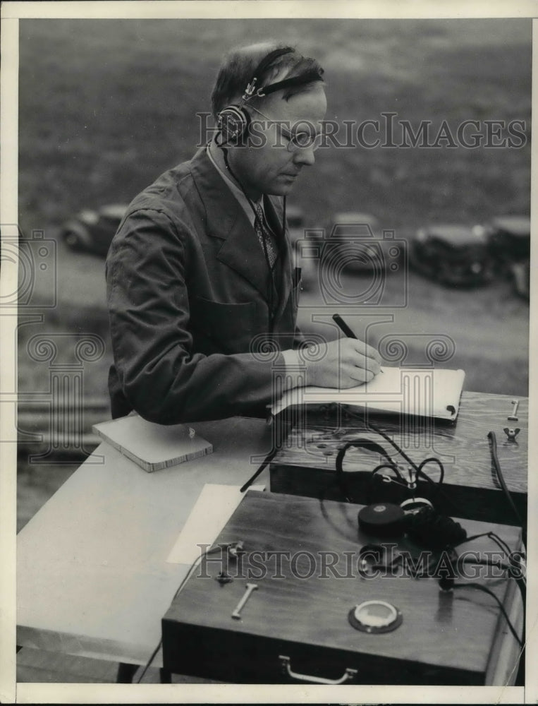 1936 Press Photo Andrew Anderson of the city's engineer's office,