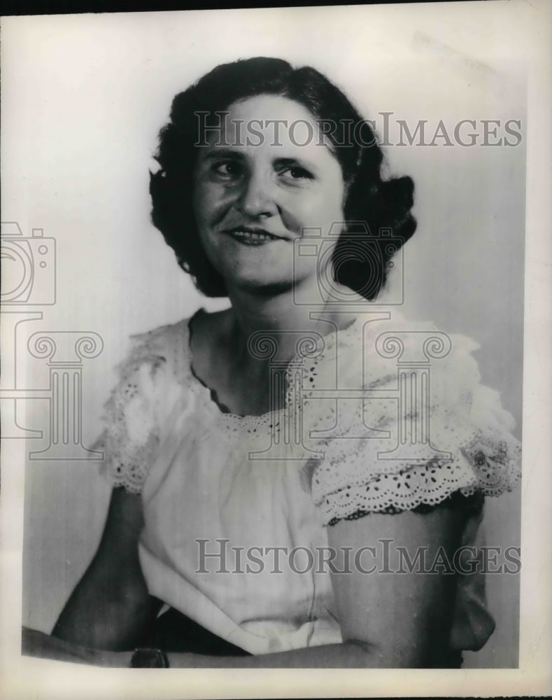 1948 Press Photo Ms. Ann Aurillo appealed for a band care for her Three Children