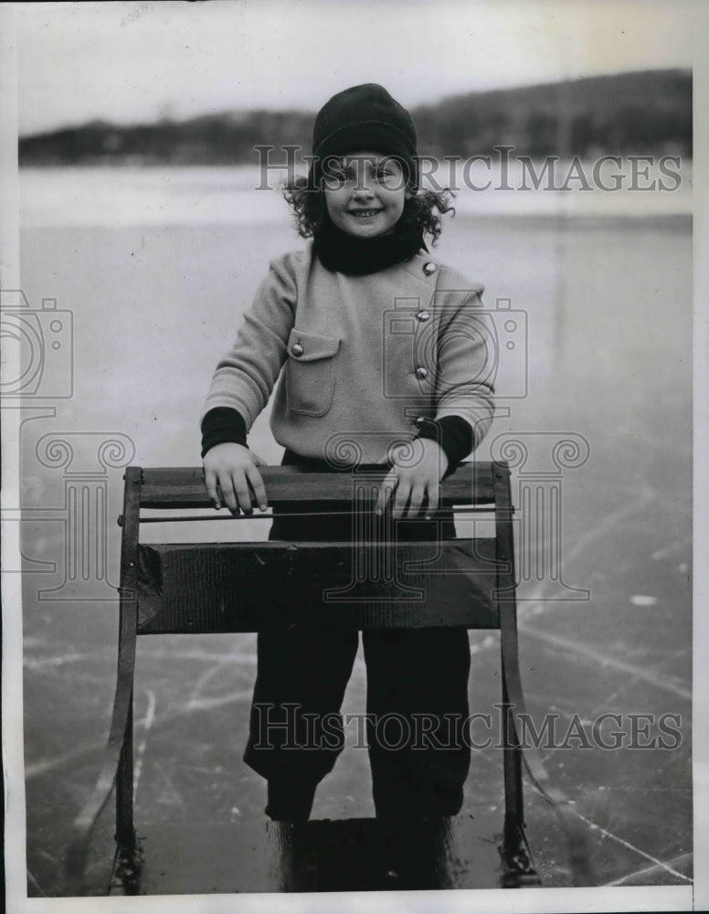 1933 Media Photo Miss Priscilla Johnson took to the ice at Beaver Sports Club
