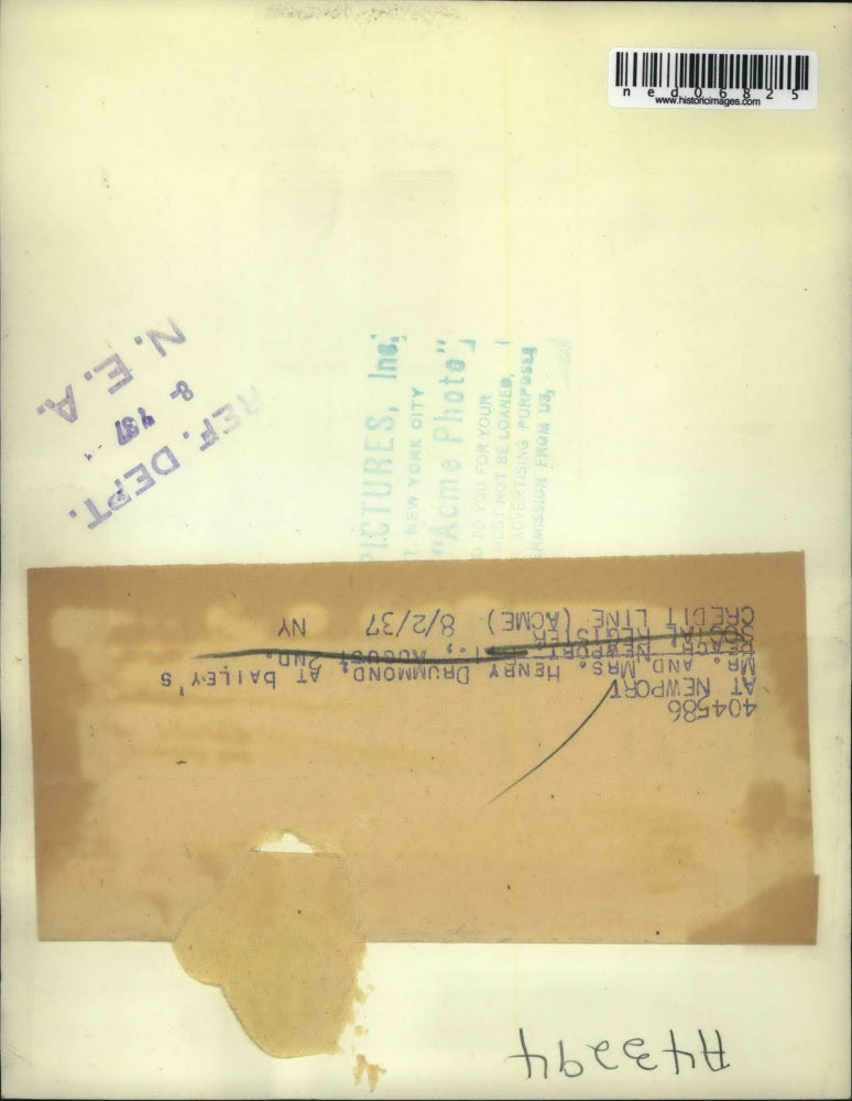 1937 Press Photo Mr. and Mrs. Henry Drummond at Baileys Beach