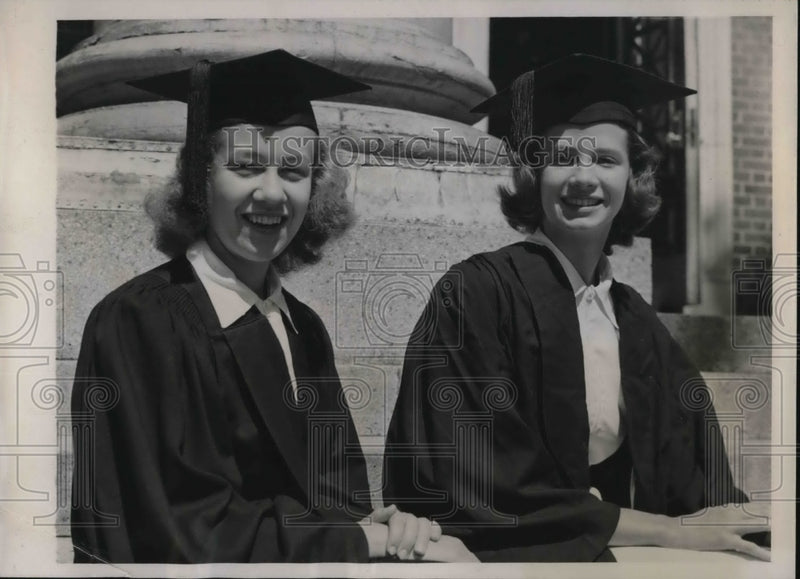 Load image into Gallery viewer, 1939 Press Photo Eleanor Lafore &amp; Anne Tredick with honors at Radcliffe College
