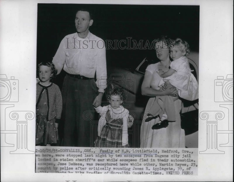 Load image into Gallery viewer, 1955 Press Photo Eugene Jail Escapees Steal H H Littlefield Family Car Oregon
