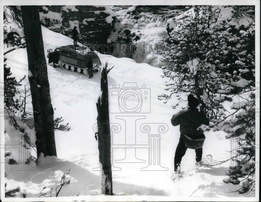 1970 Press Photo Snowmobiles as transportation at Yellowstone Nat&#39;l Park- Historic Images