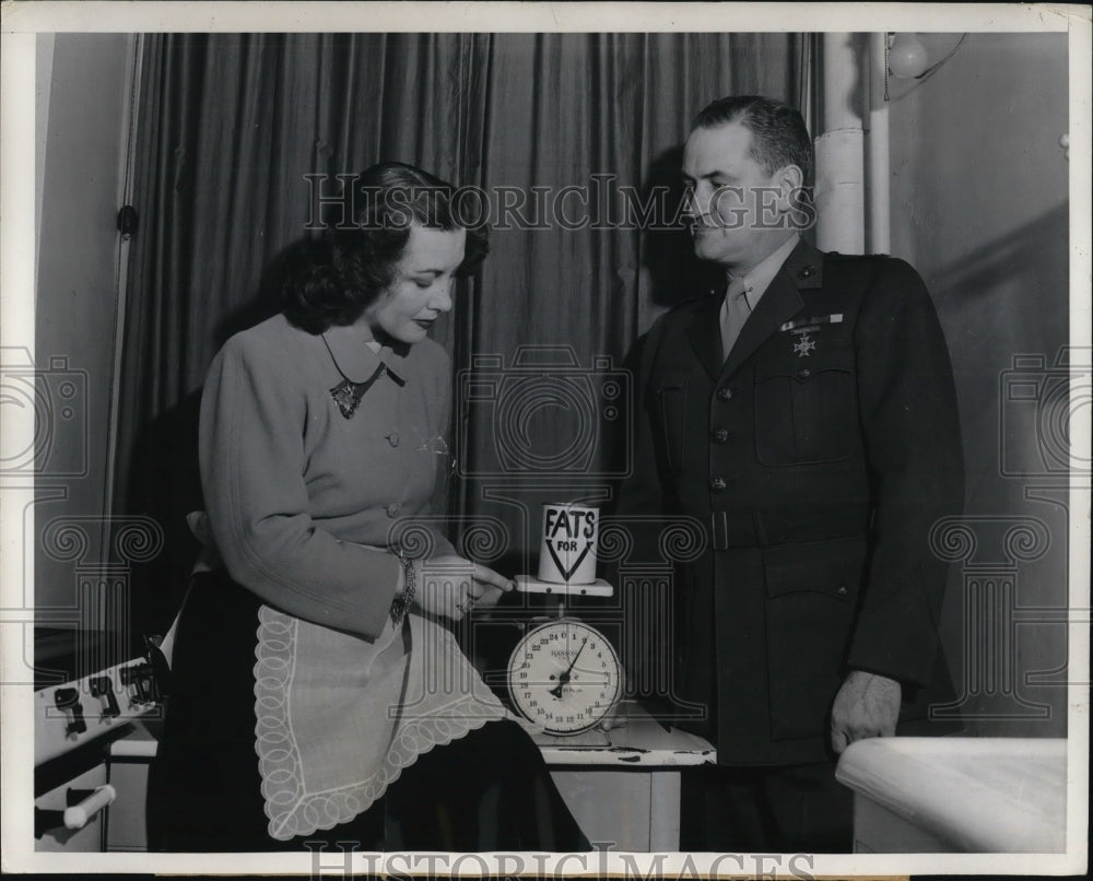 1945 Press Photo Glady Swarthout soprano & husband Maj Frank Chapman