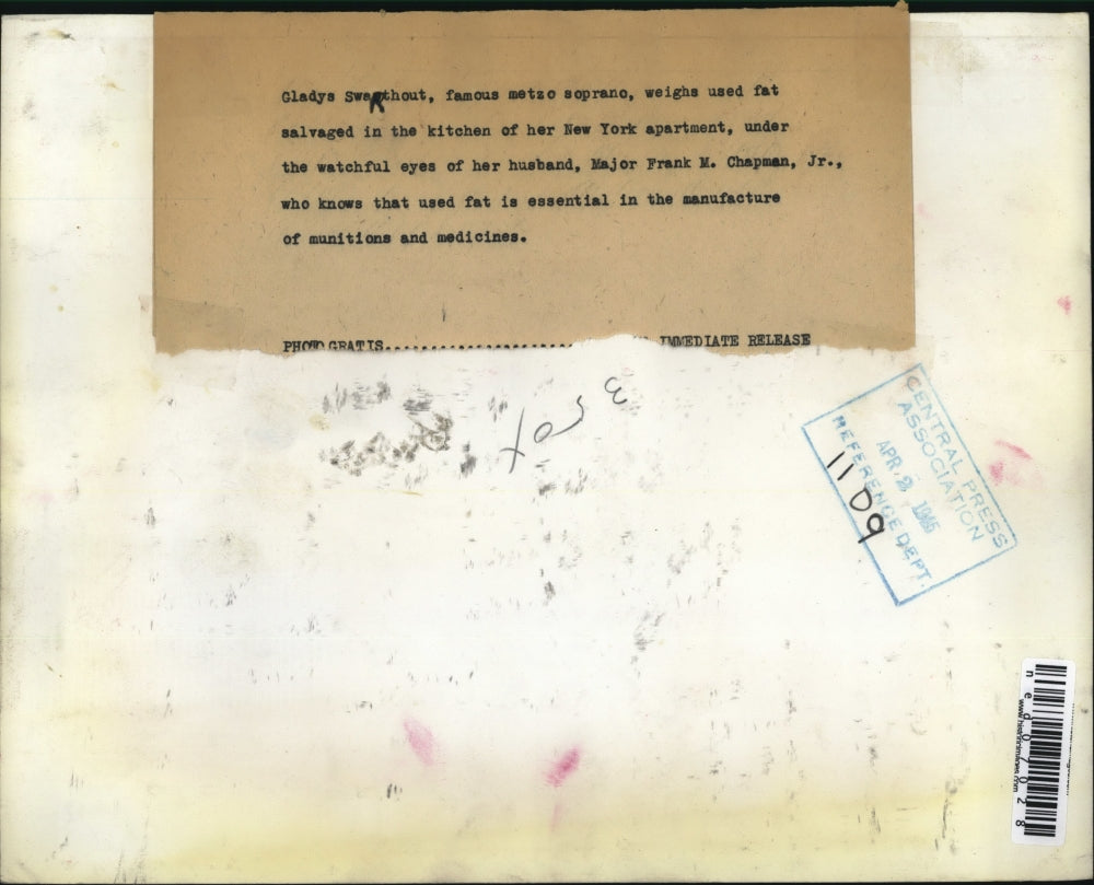 1945 Press Photo Glady Swarthout soprano & husband Maj Frank Chapman