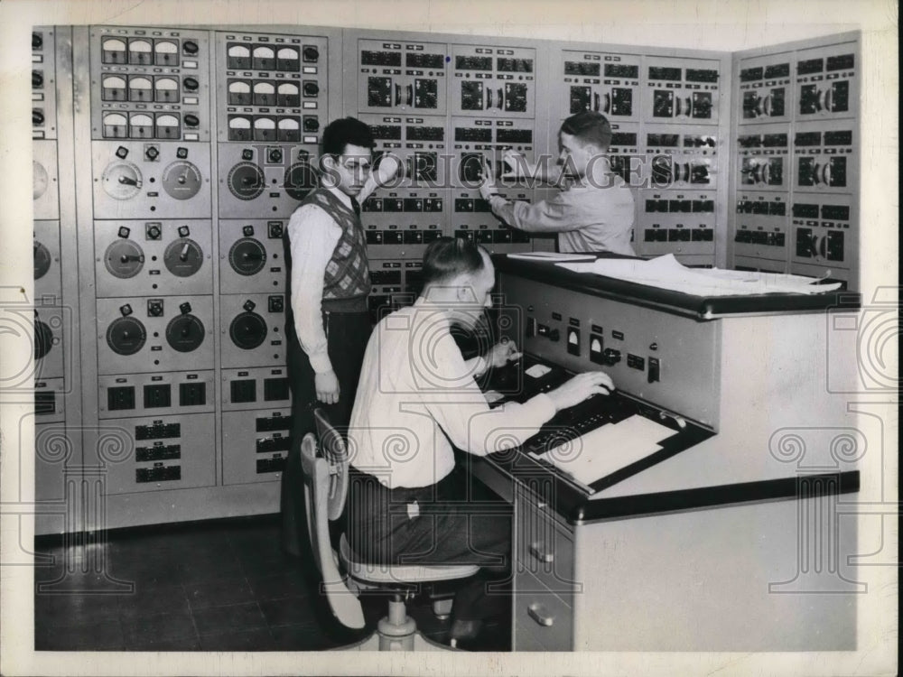 1945 Press Photo Chicago LB LeVesconte, M Miles, E Martt Ill Institute of Tech