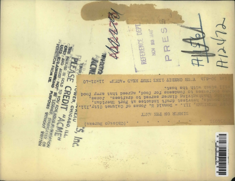 1940 Press Photo FT Sheridan Ill. Donald Jones draftee at dinner