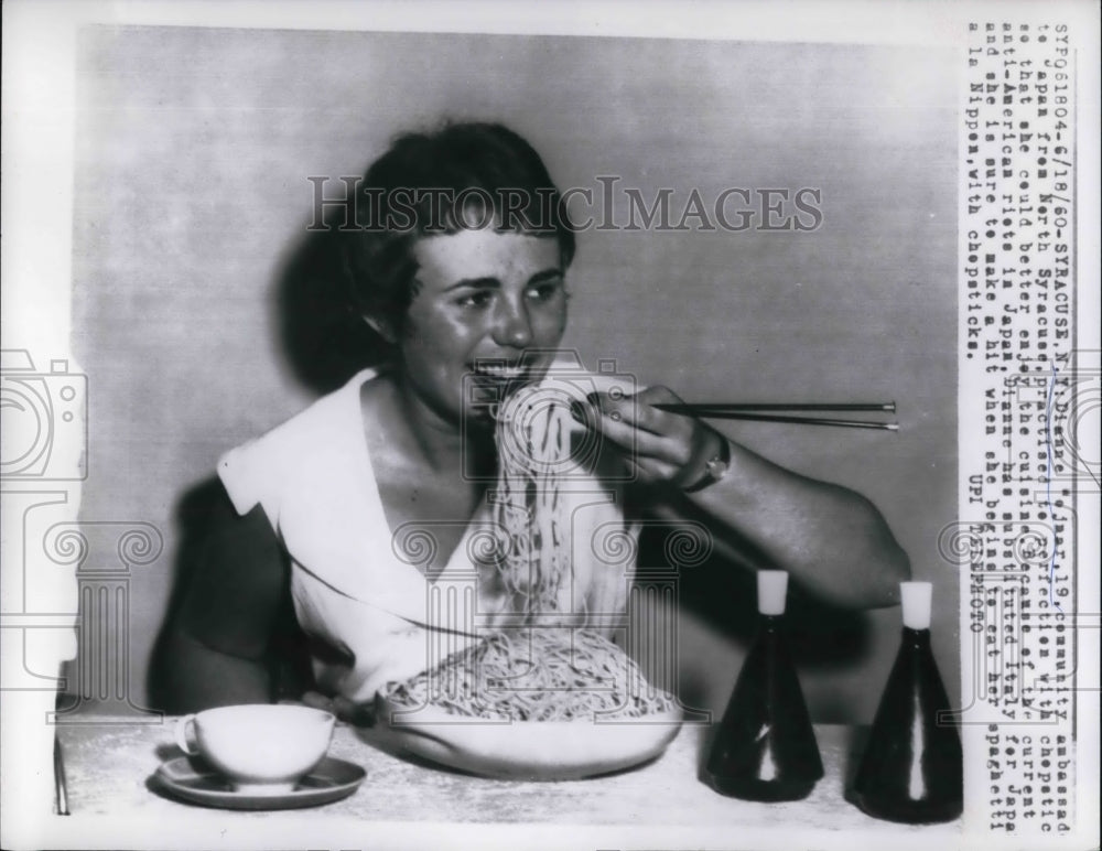 1960 Press Photo Community Ambassador Of Syracuse To Japan Practices Chopsticks