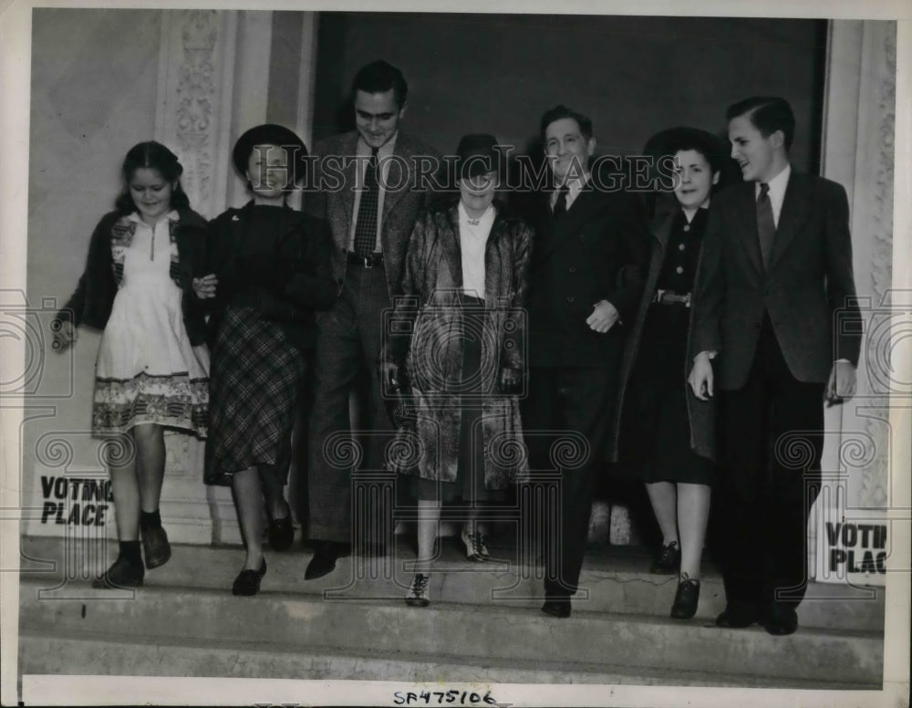 1938 Press Photo Sheridan Downey with Family, Patricia, Margaret, Sheridan Jr.