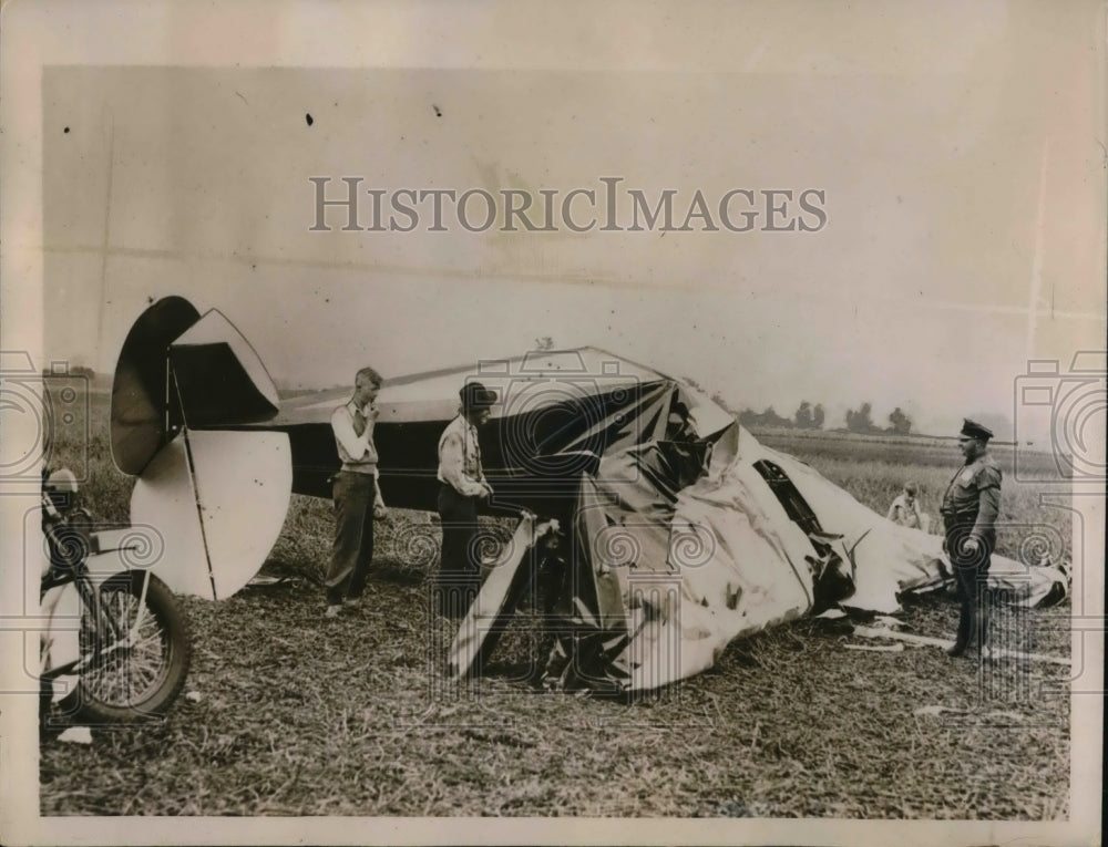 1935 Press Photo Plane crash wreckage near Milwaukee Wis