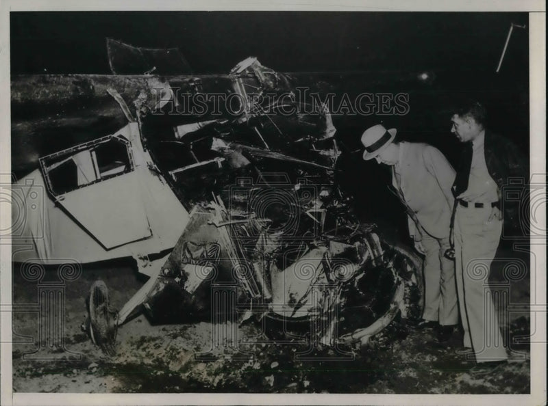 Load image into Gallery viewer, 1935 Press Photo Plane crash that killed D Gemtrup, J Sachieden in KY
