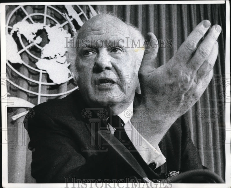 Load image into Gallery viewer, 1970 Press Photo Paul Edwards of UNICEF Pleads for Western Aid in Biiafra
