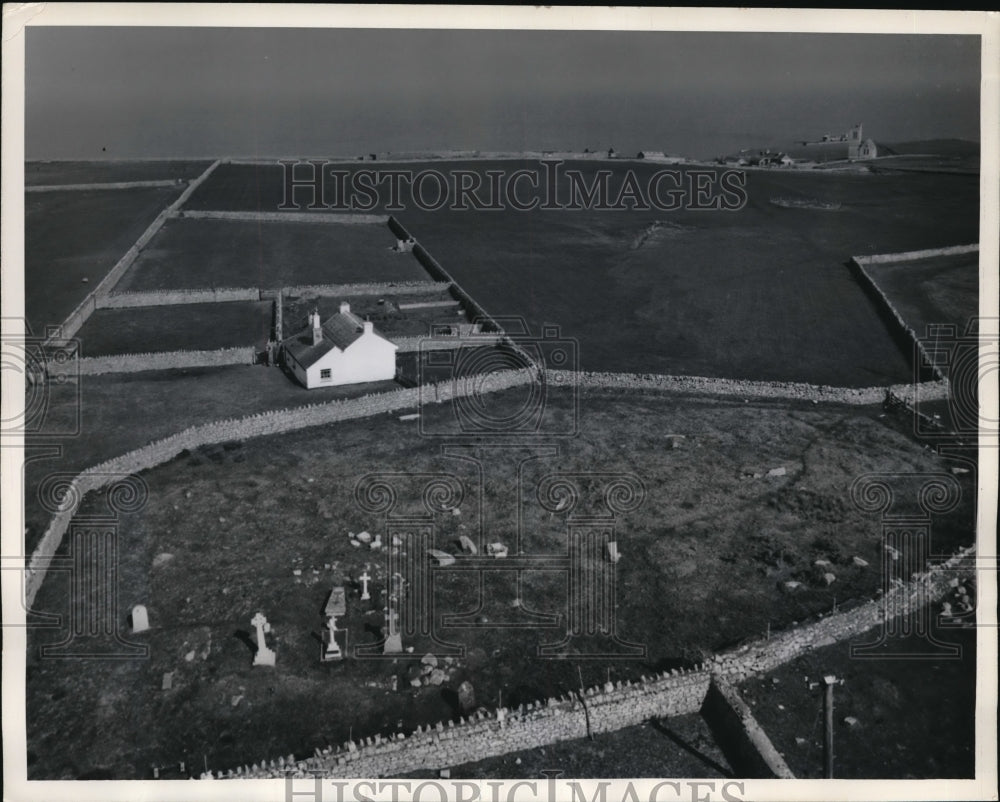 1969 Press Photo Lindy Island England small burial plot on tiny island