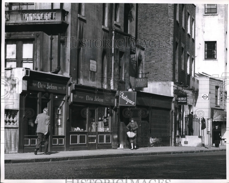 Load image into Gallery viewer, 1962 Press Photo Antique shops in London England - ned07308
