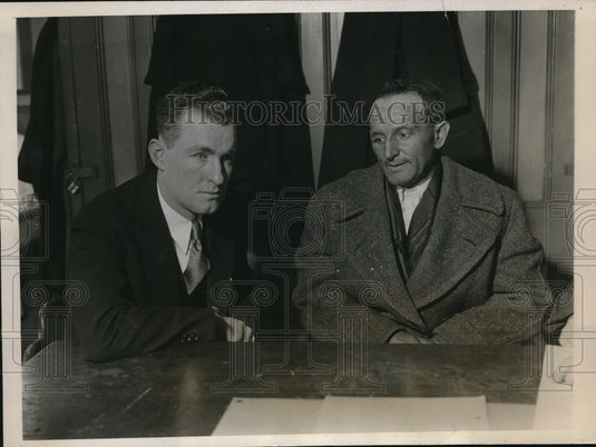 1933 Press Photo Detectives Find Murderer Lou Douglass of Texas in New York