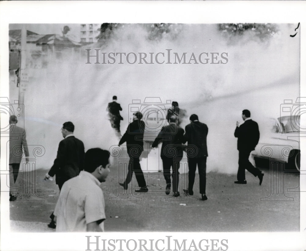 1968 Press Photo National Guard Use Tear Gas to Disrupt Panama National Assembly