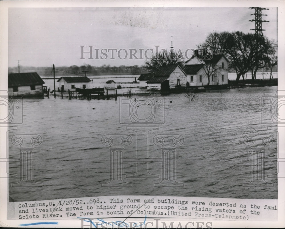 1952 Press Photo The South Columbus farm was left due to the river rising water