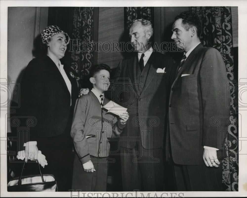 1959 Media Photo bank President Eugene Hooper with the Sicari family