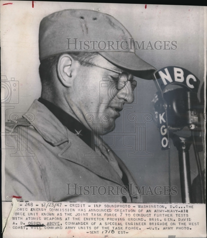 1947 Press Photo The Commander of a special engineer brigade is Ogden