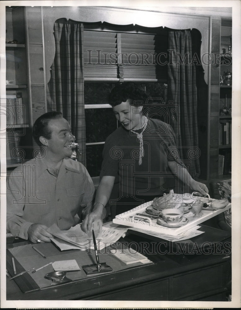 Load image into Gallery viewer, 1951 Press Photo Mr. and Mrs. Ralph Edwards starring their own TV show
