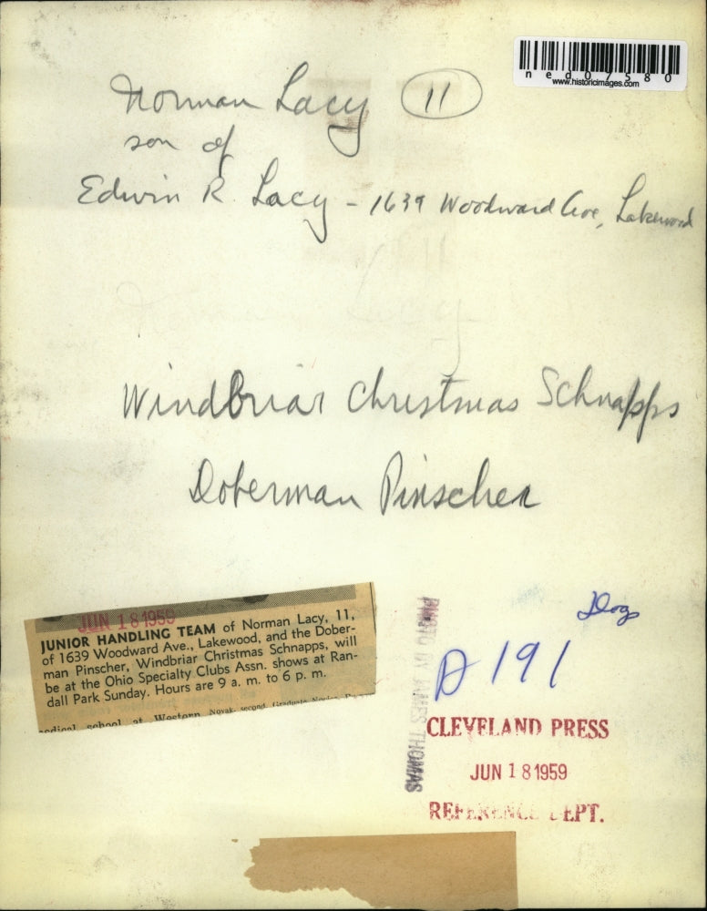 1959 Press Photo Norman Lacy with Doberman Pinscher