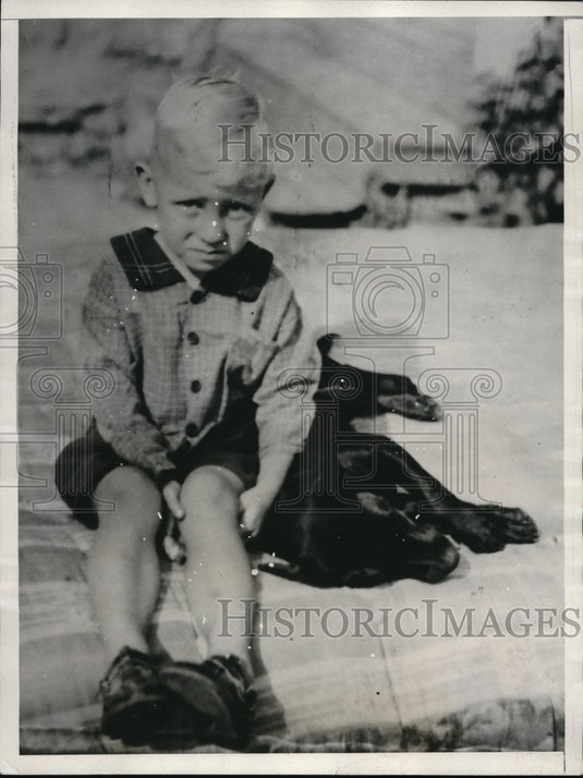 1932 Press Photo Little Gene Boldman & Myra the doberman - saved him from snake