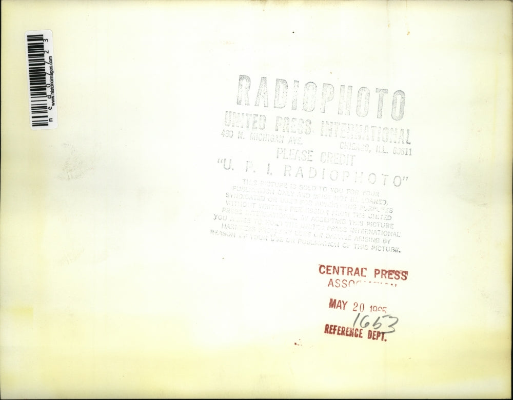 1965 Press Photo Bolivian residents during a riot at the streets of La Paz