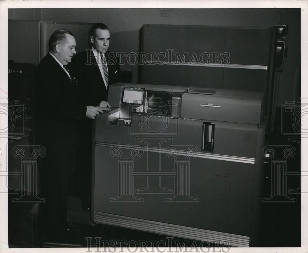 1955 Press Photo Francis I. duPont with Rhett duPont with a machine